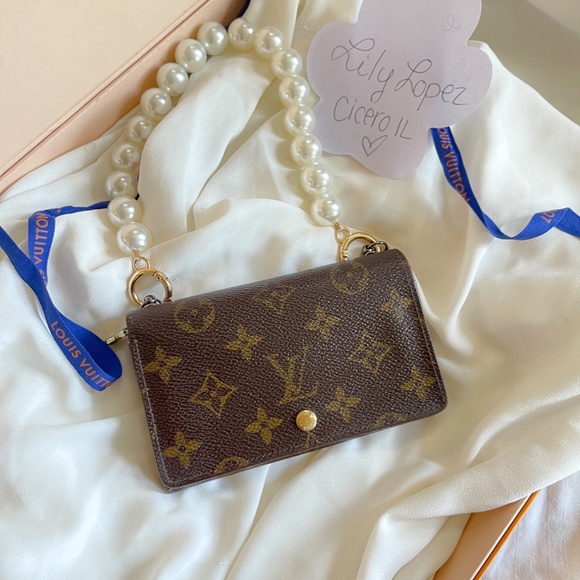 🍒✨Authentic wallet with chain 🍒✨ - Picture 1 of 16